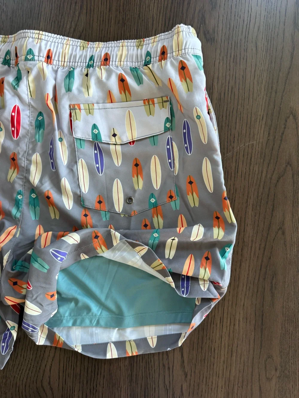 NWT XL Silkworld Men's Gray Surfboard-Print Swim Hybrids with Teal Liner
